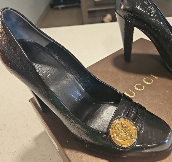 Gucci Black Heels with Gold Emblem - Picture 2 of 14